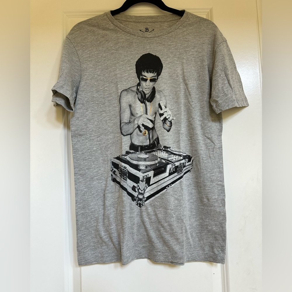 Bruce Lee DJ T-shirt gray tshirt (Last small and large left)